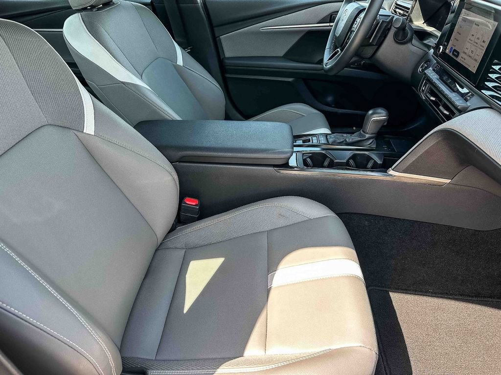 Used 2025 Toyota Camry SE w/ Convenience Package FWD image 21
