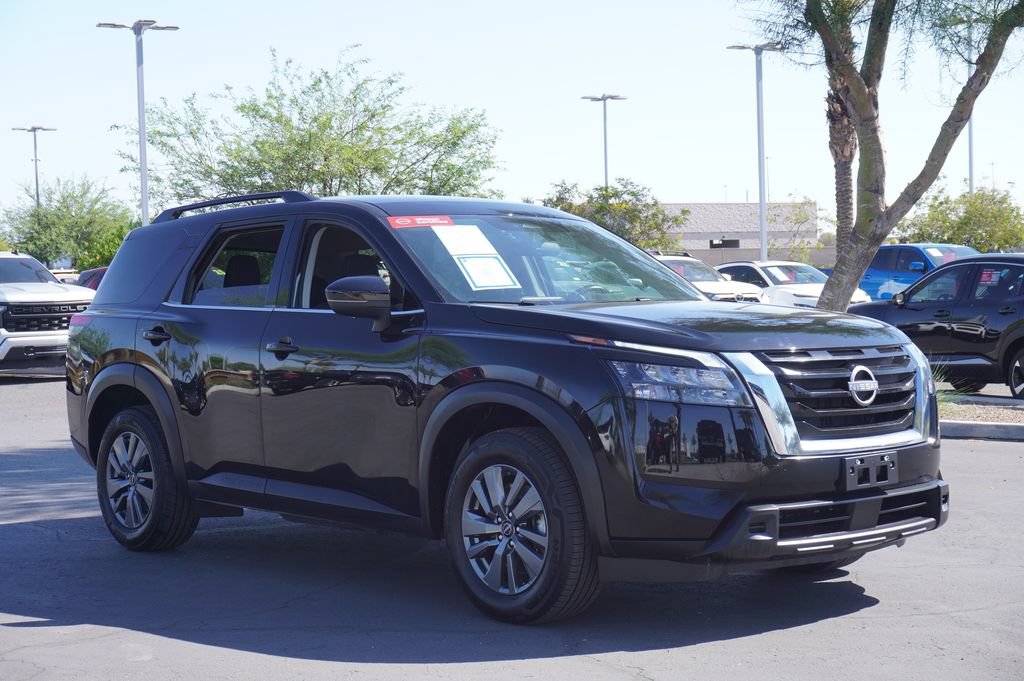 Used 2025 Nissan Pathfinder SV FWD image 4