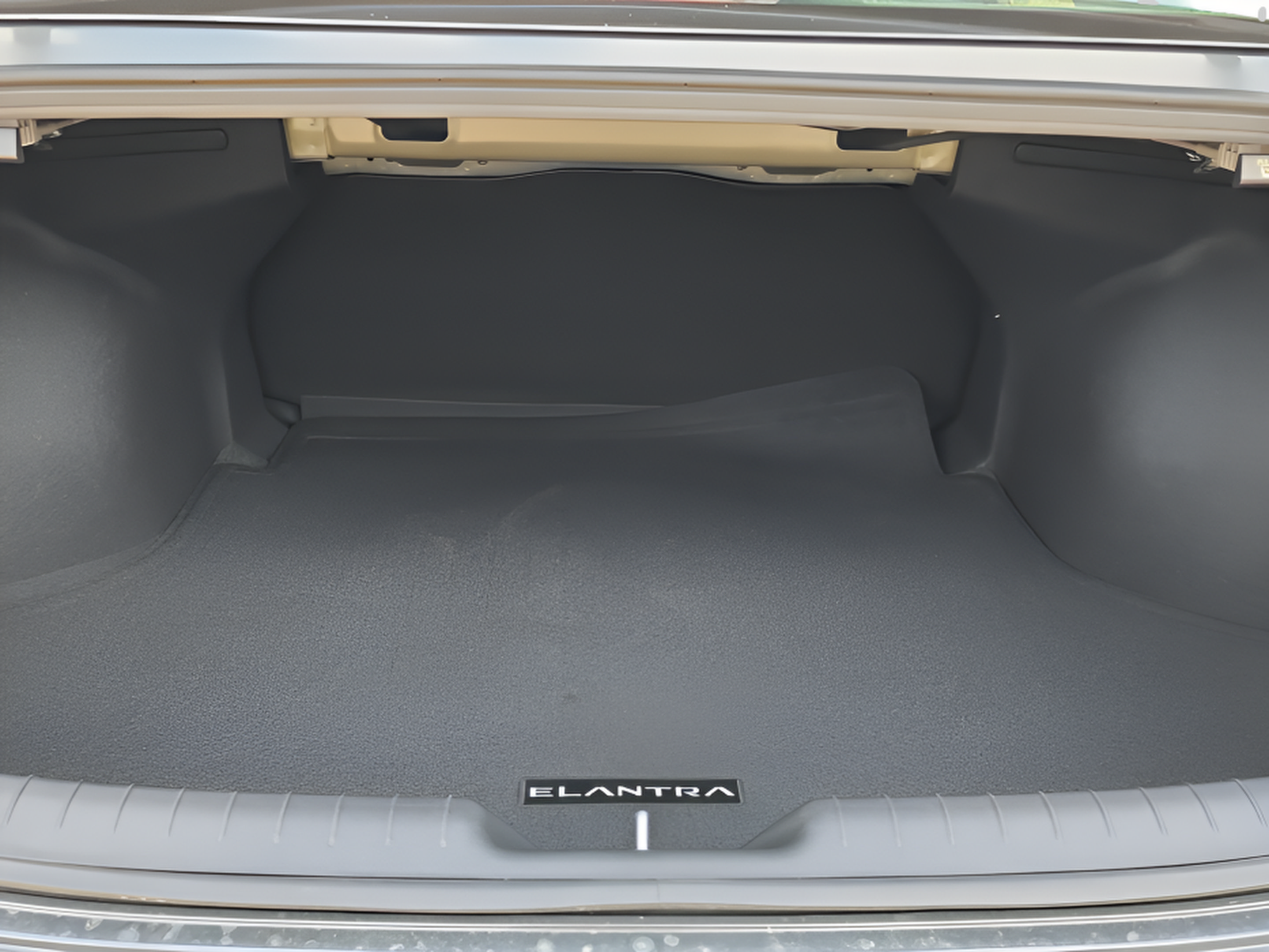 New 2025 Hyundai Elantra Hybrid FWD image 30
