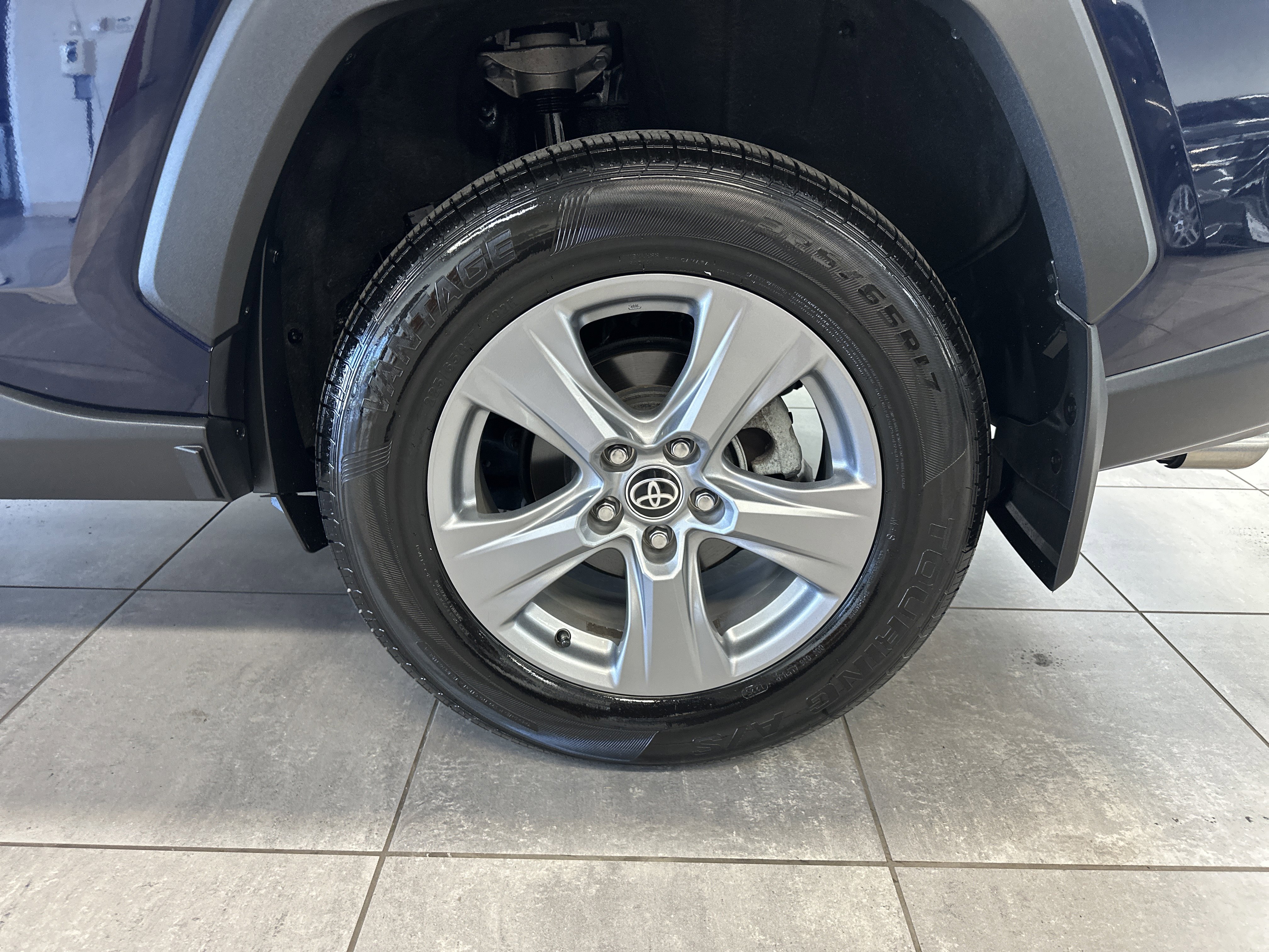 Used 2022 Toyota RAV4 XLE w/ Convenience Package image 8