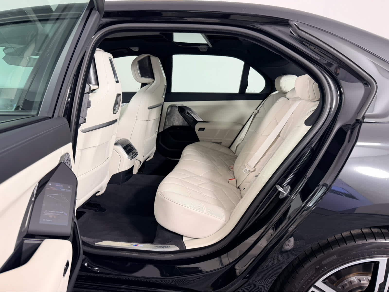 Used 2025 BMW 760i xDrive AWD/4WD image 13