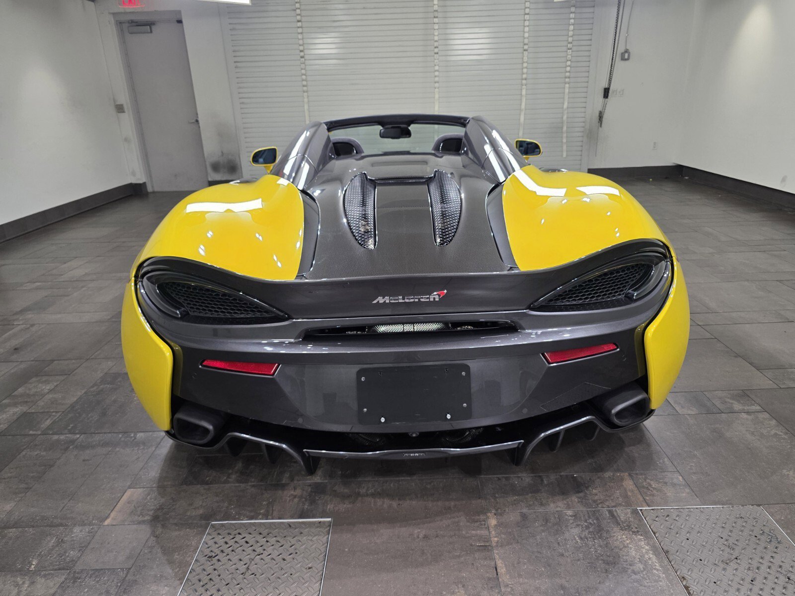 Used 2018 McLaren 570S Spider image 5