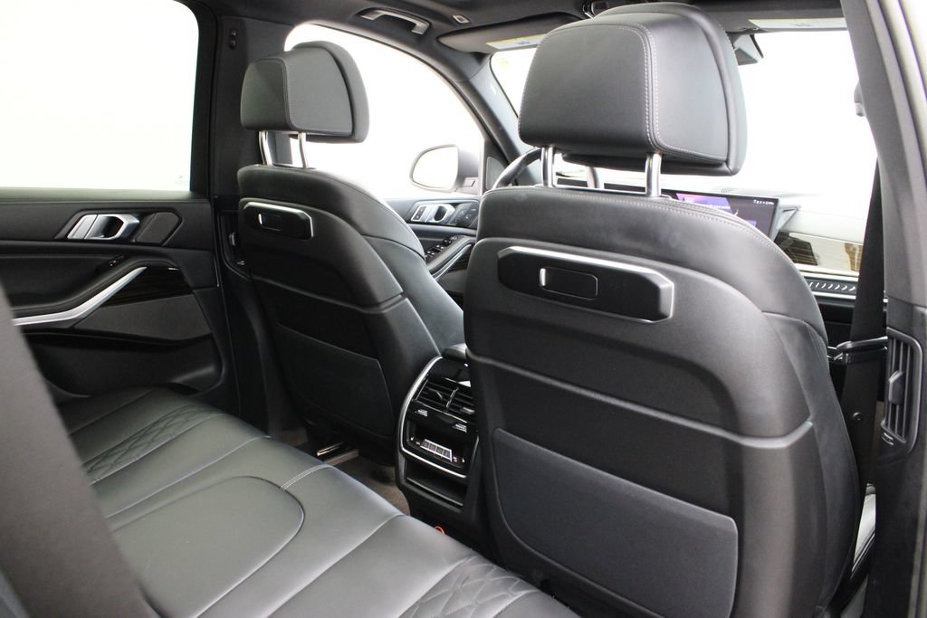 Used 2025 BMW X5 xDrive50e AWD/4WD image 23