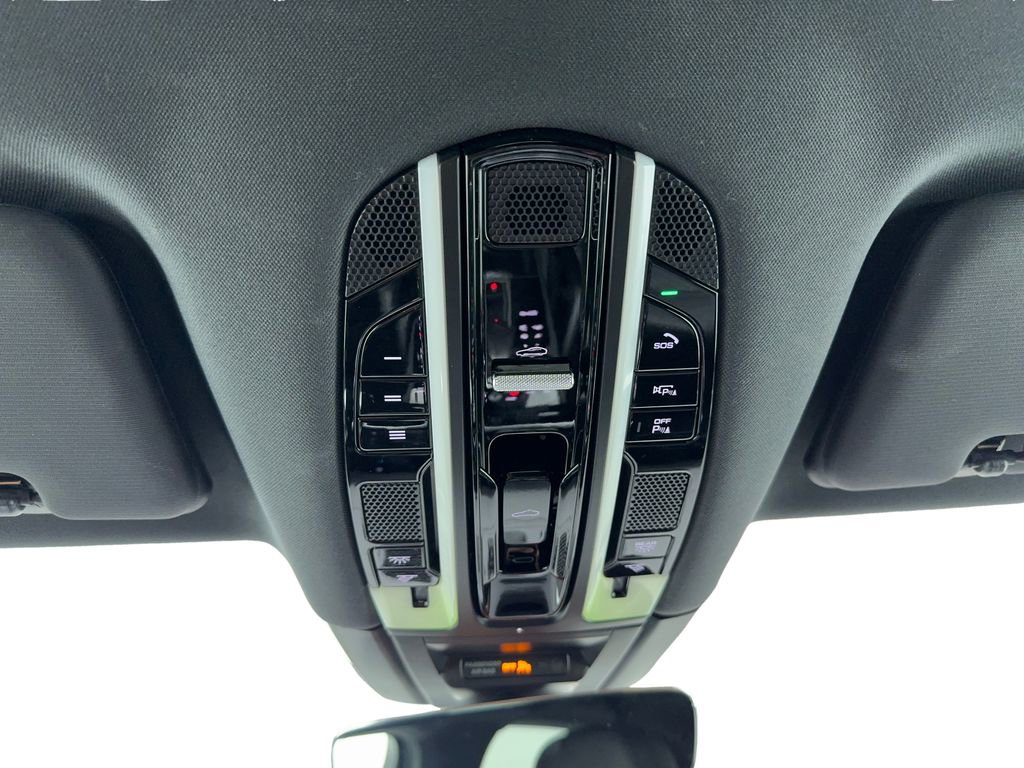 Used 2023 Porsche Cayenne image 32