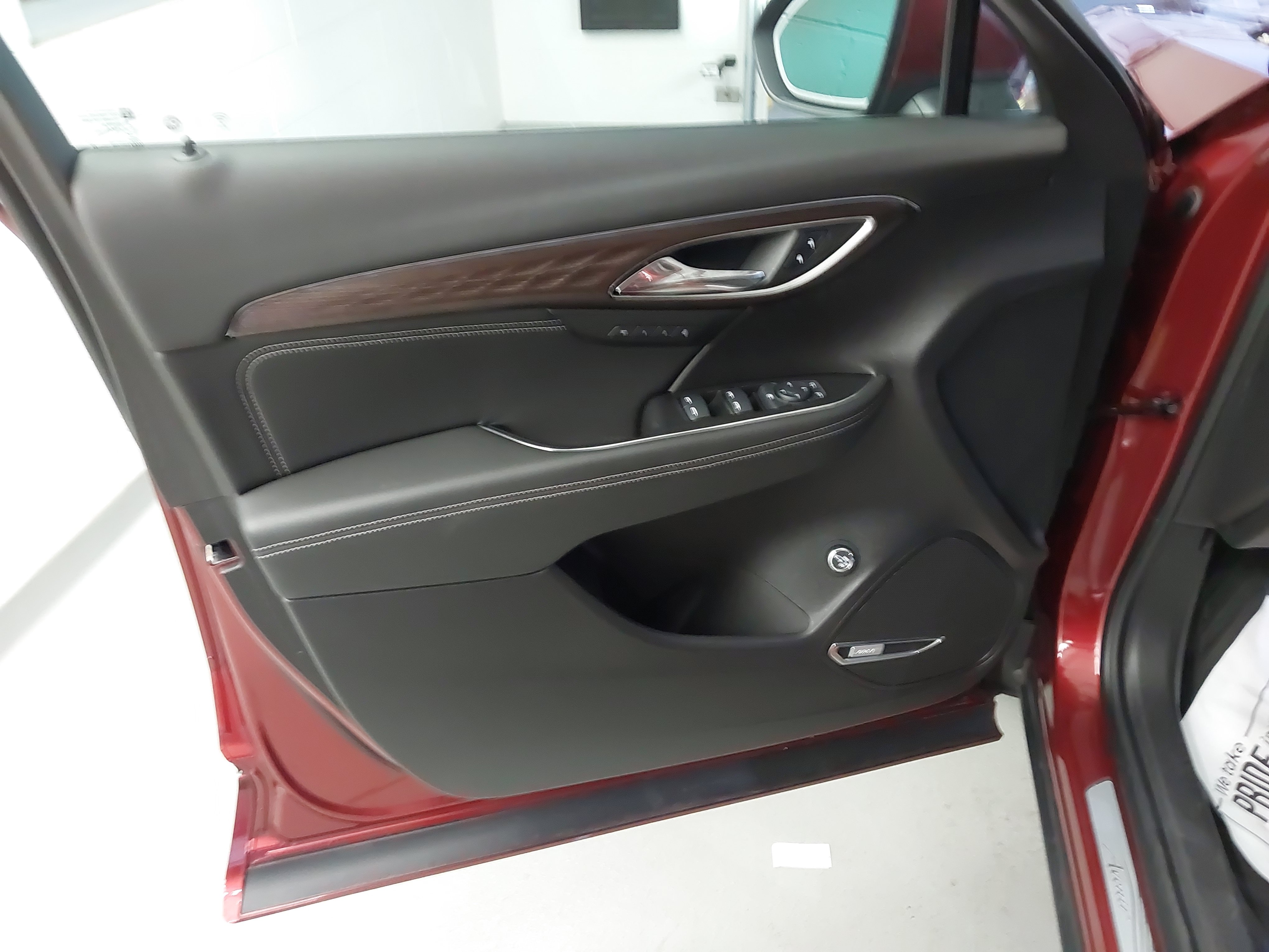 Used 2023 Buick Envision Avenir AWD/4WD image 25