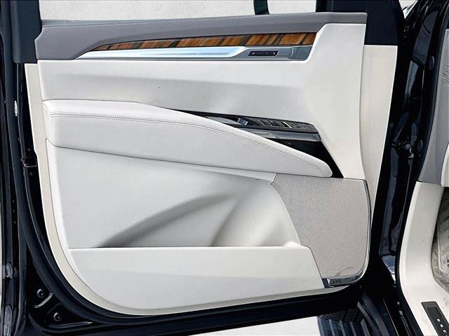 Used 2025 Cadillac Escalade ESV Sport Platinum AWD/4WD image 18