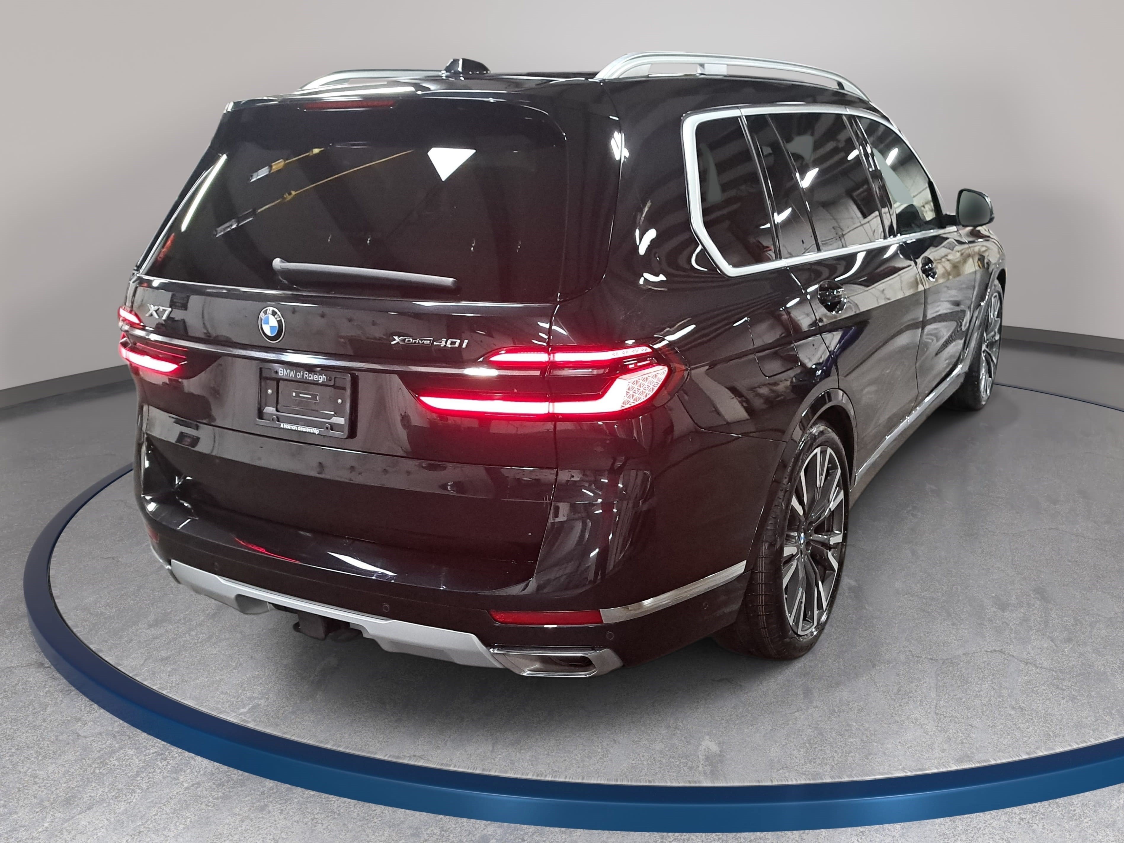 Used 2025 BMW X7 xDrive40i w/ Premium Package AWD/4WD image 5