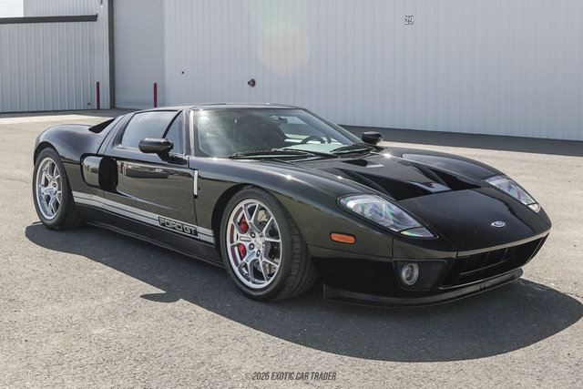 Used 2005 Ford GT RWD image 12