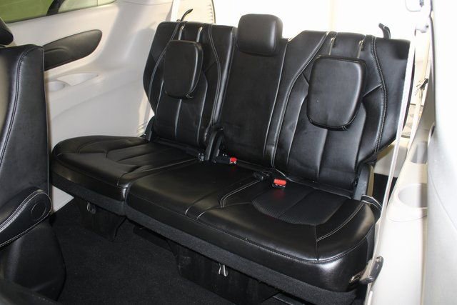 Used 2024 Chrysler Pacifica Select image 18