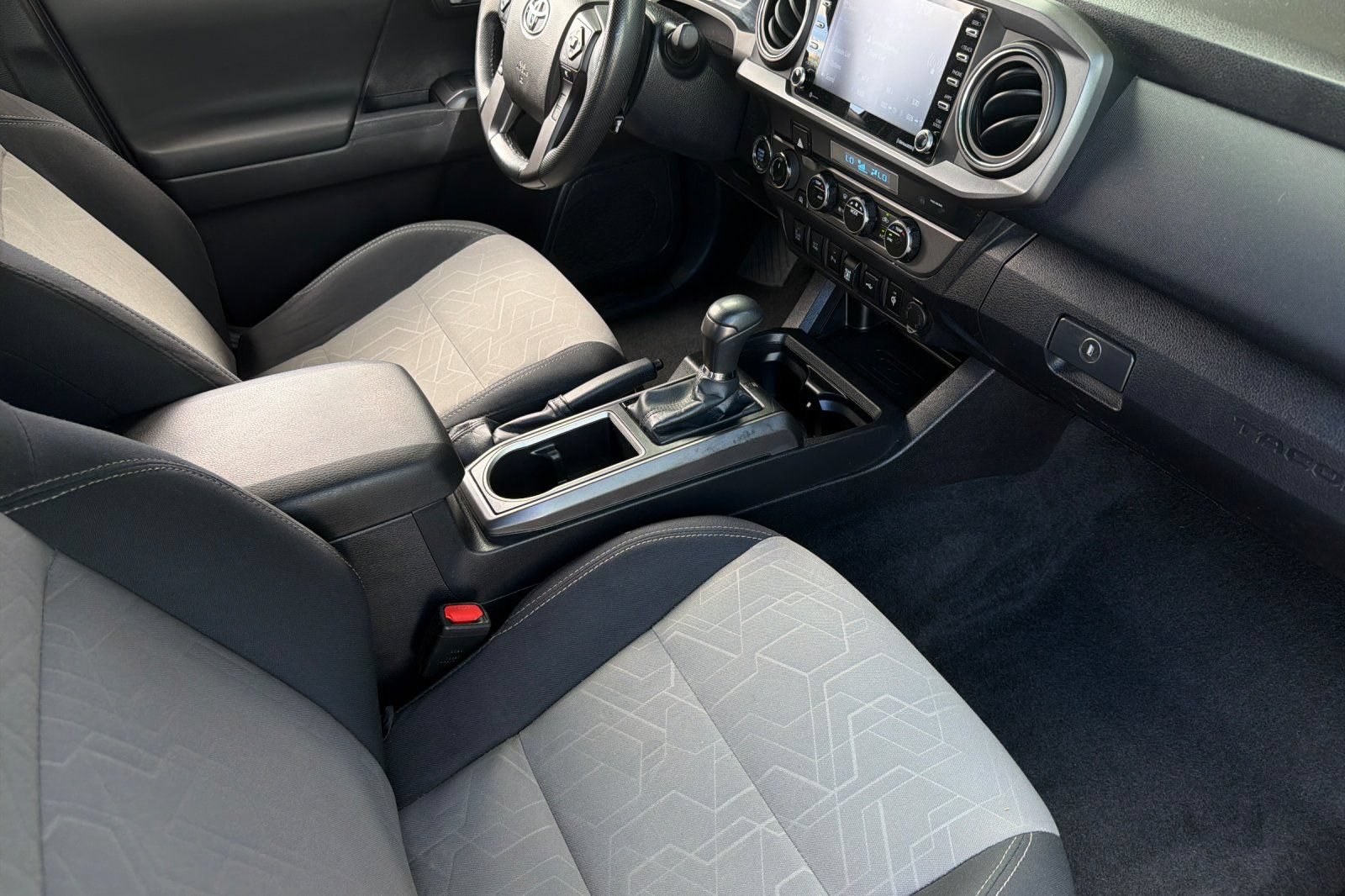 Used 2023 Toyota Tacoma TRD Off-Road w/ Technology Package AWD/4WD image 17
