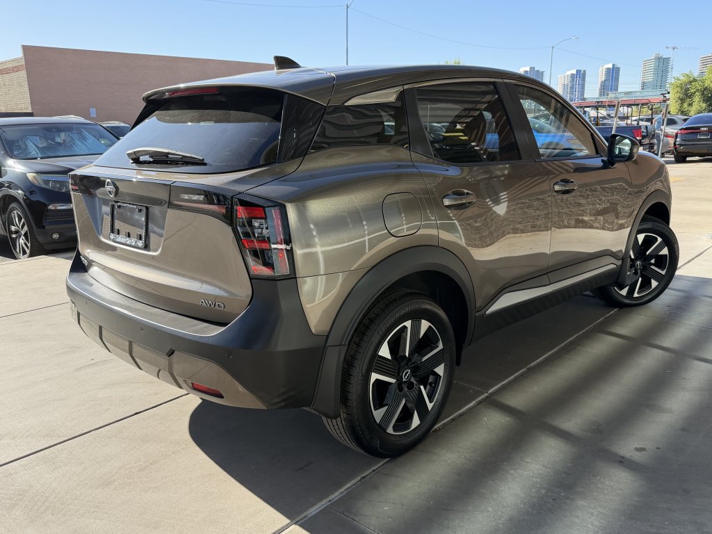 Used 2025 Nissan Kicks SV AWD/4WD image 4
