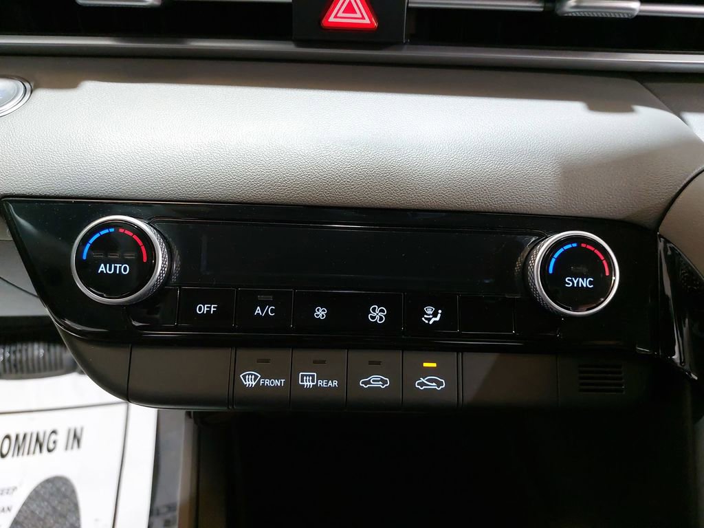 Certified 2025 Hyundai Elantra Blue image 25