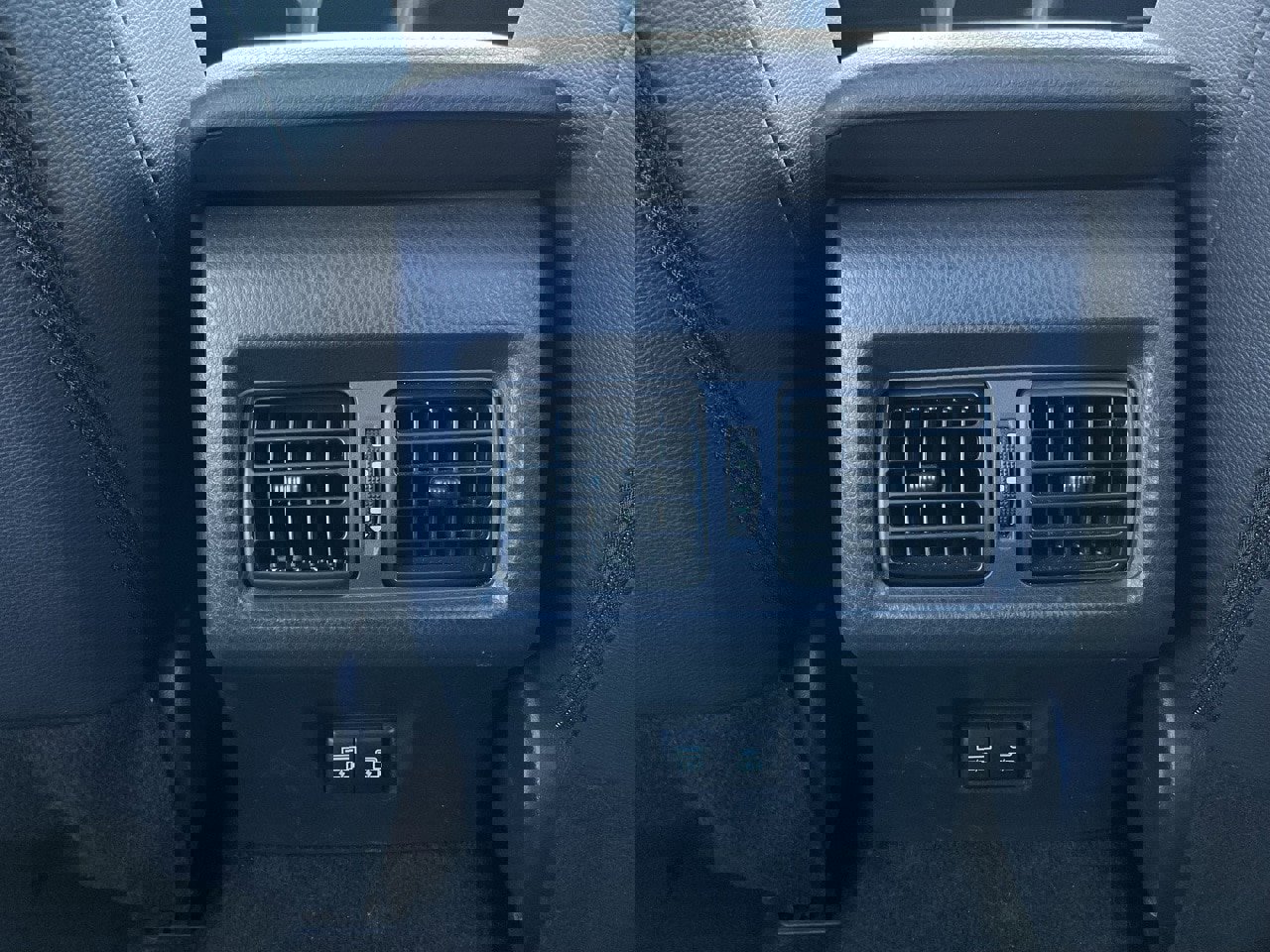 Used 2025 Toyota Camry SE image 18