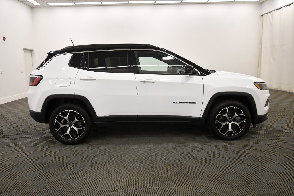 Used 2025 Jeep Compass Limited AWD/4WD image 9