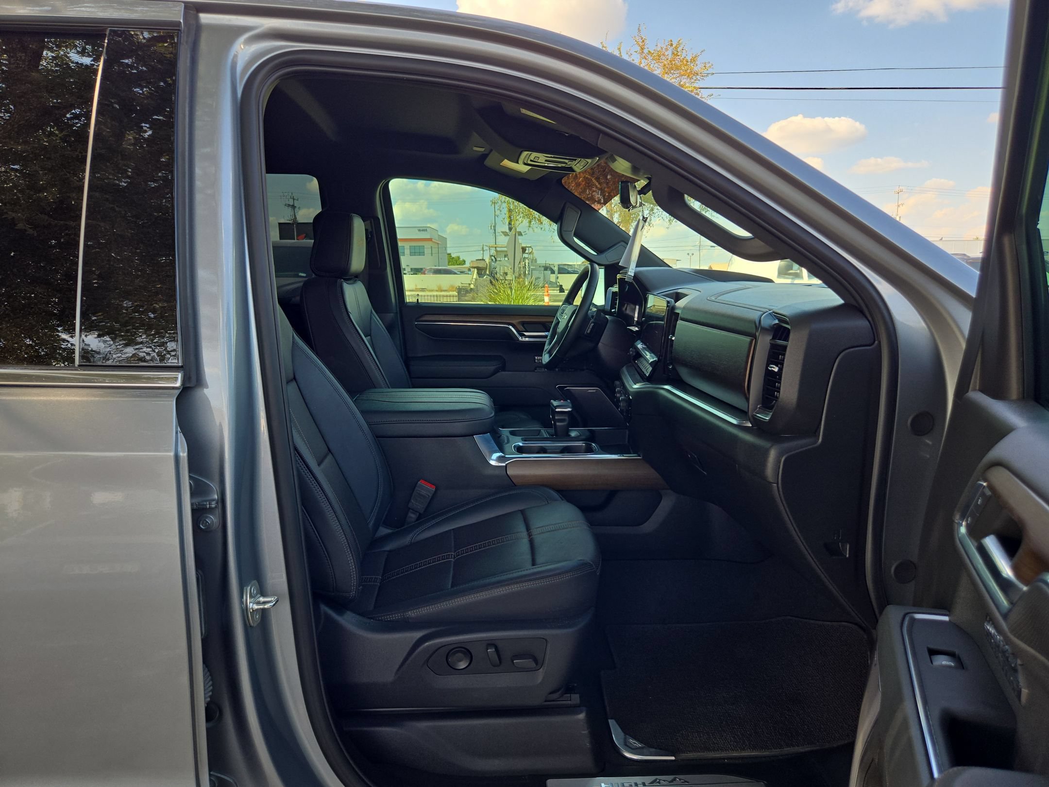 Certified 2024 Chevrolet Silverado 1500 High Country w/ Technology Package AWD/4WD image 25