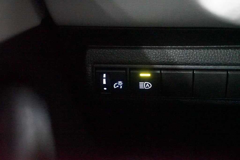 Used 2021 Toyota Corolla L FWD image 21