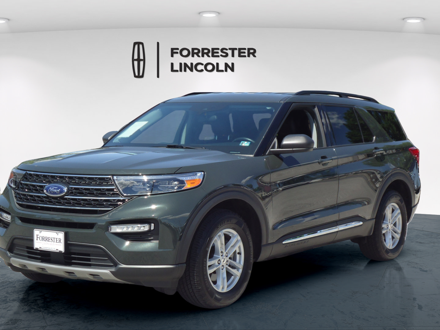 Used 2023 Ford Explorer XLT w/ Equipment Group 202A AWD/4WD image 7