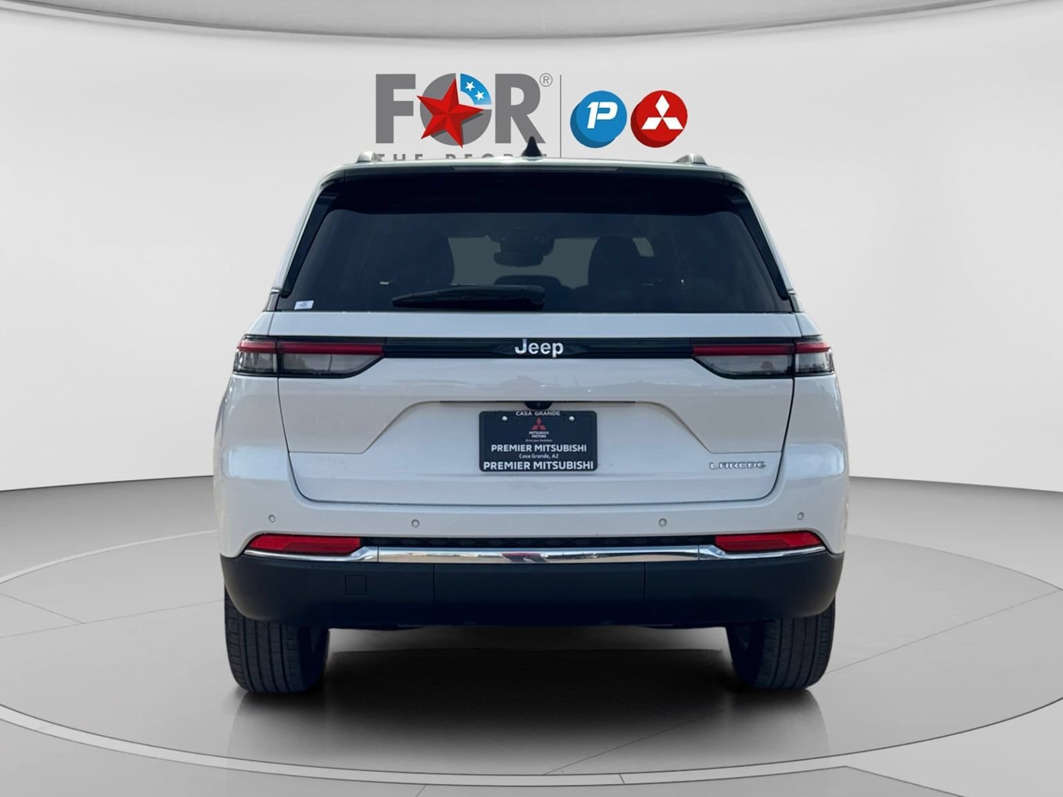 Used 2023 Jeep Grand Cherokee Laredo w/ Luxury Tech Group I RWD image 25