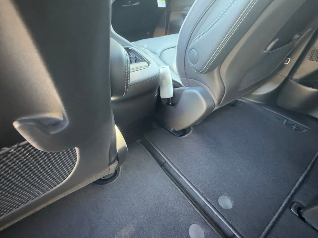 New 2026 Chrysler Pacifica Limited image 28
