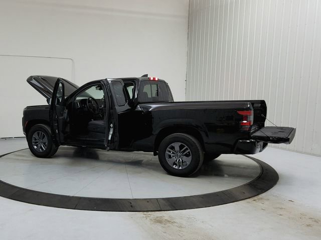 Used 2025 Nissan Frontier SV image 13