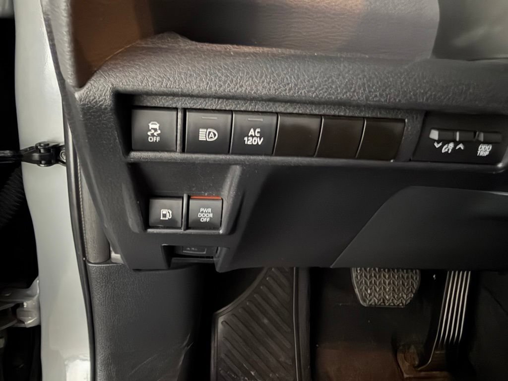 Used 2023 Toyota Sienna XLE Woodland Edition AWD/4WD image 17