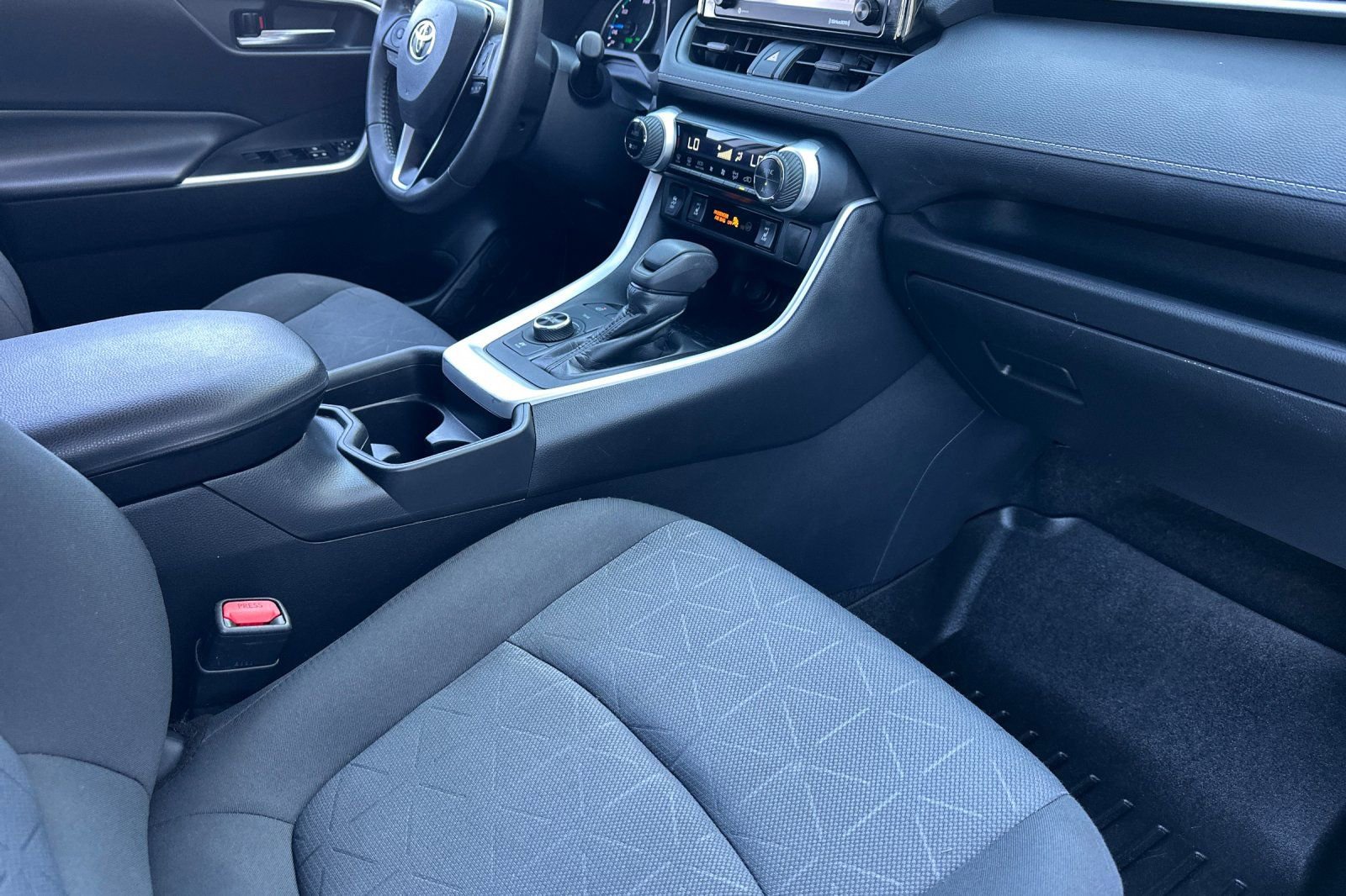 Used 2020 Toyota RAV4 XLE w/ XLE Grade Weather Package image 13