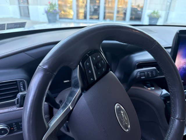 Used 2022 Ford Explorer Platinum w/ Technology Package AWD/4WD image 5