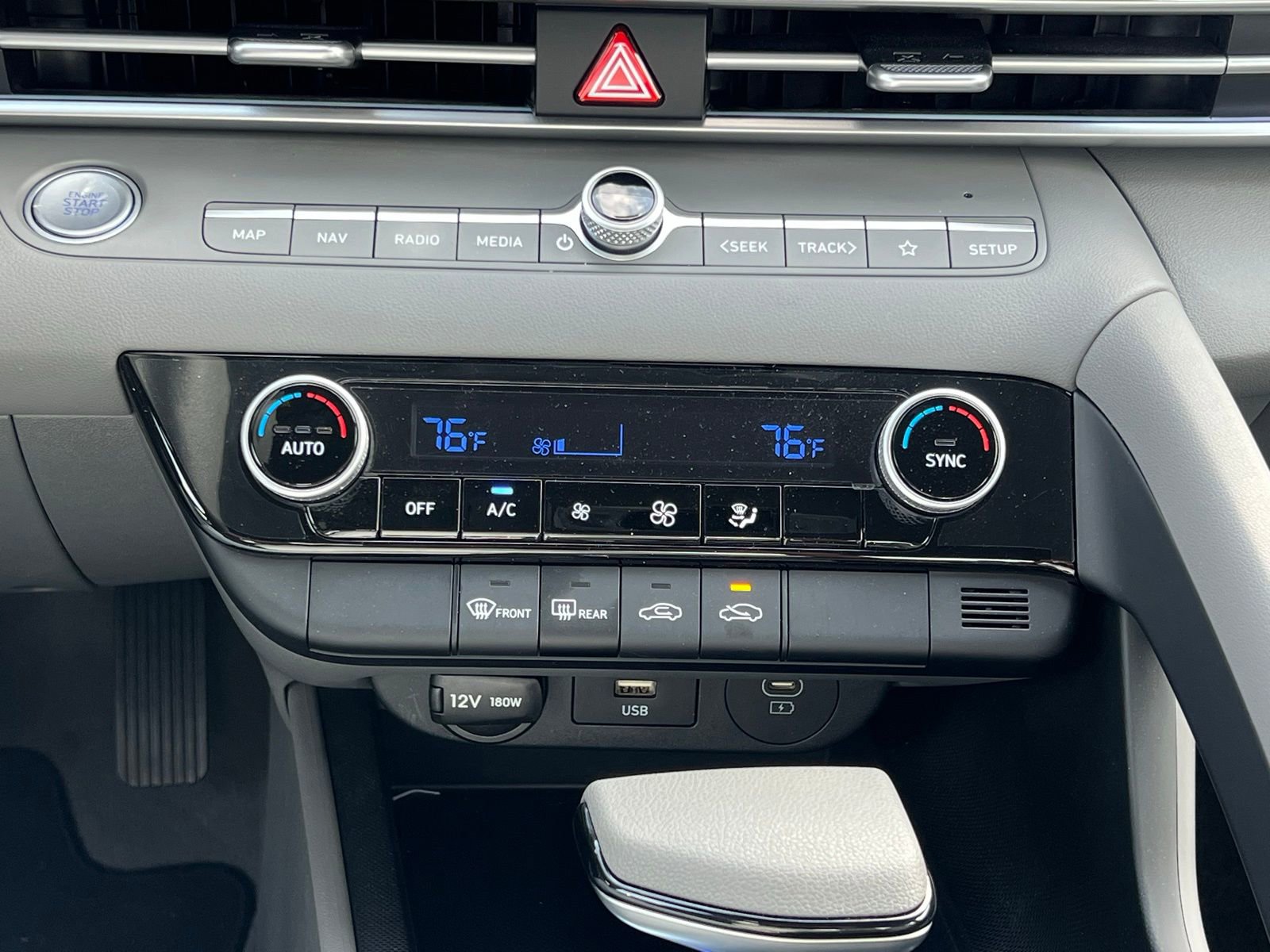 Used 2024 Hyundai Elantra SEL image 33