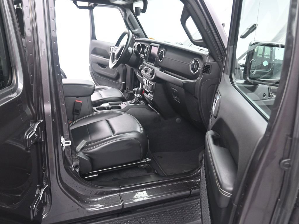 Used 2022 Jeep Wrangler Unlimited Sahara image 13