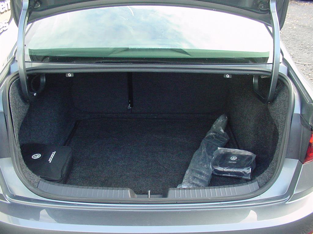 Used 2020 Volkswagen Jetta R-Line w/ R-Line Cold Weather Package image 26