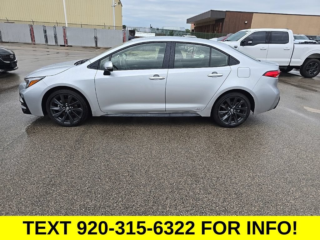 Used 2026 Toyota Corolla SE w/ SE Premium Package AWD/4WD image 3