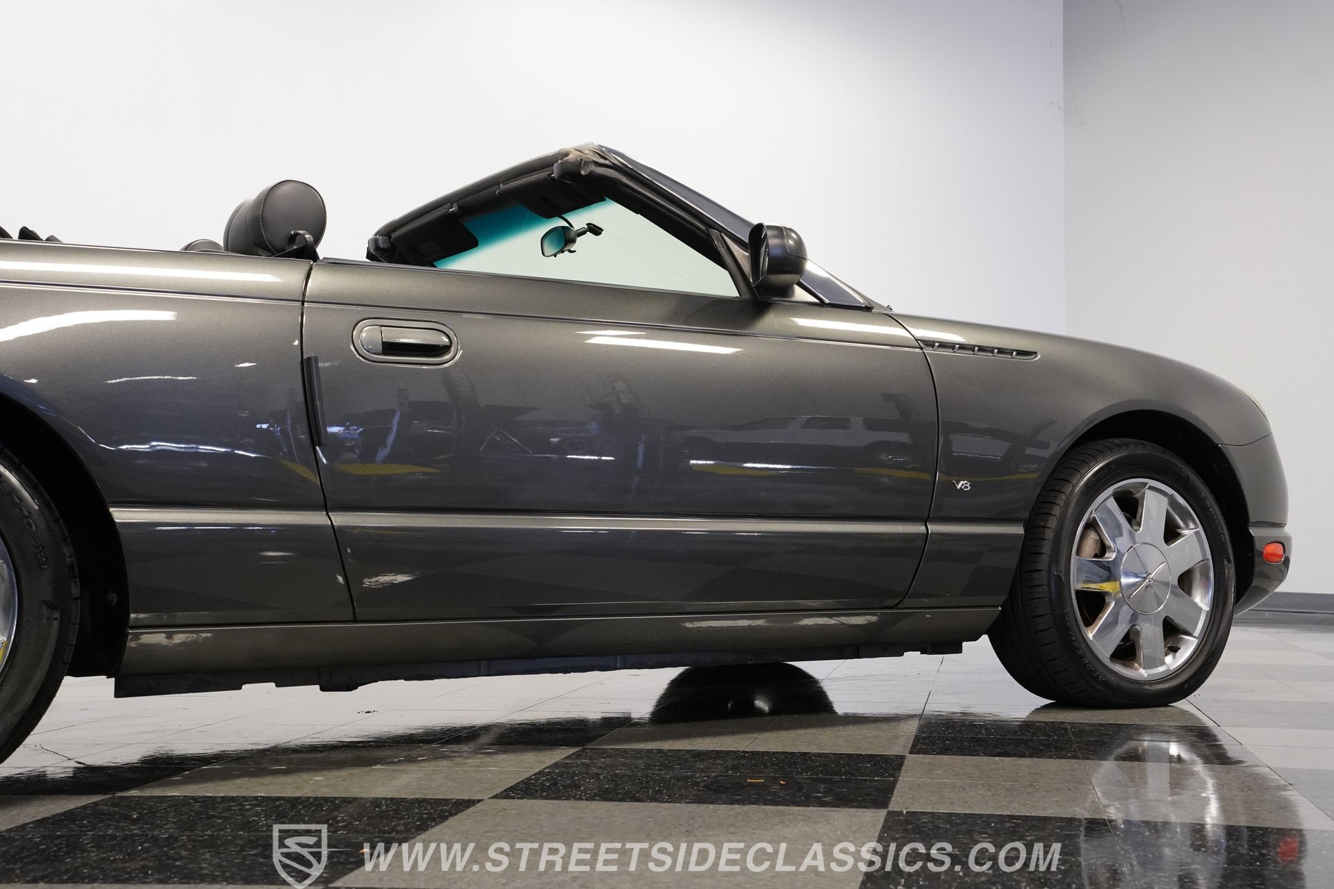 Used 2003 Ford Thunderbird image 29