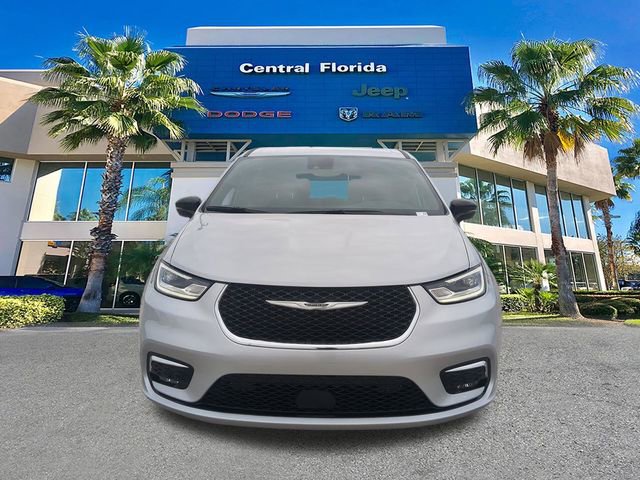 New 2026 Chrysler Pacifica Select image 3