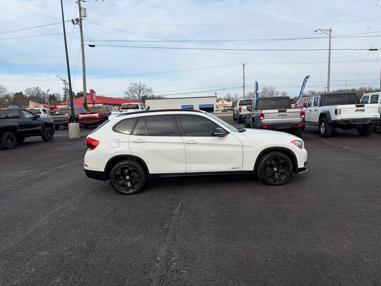 Used 2015 BMW X1 sDrive28i RWD image 2