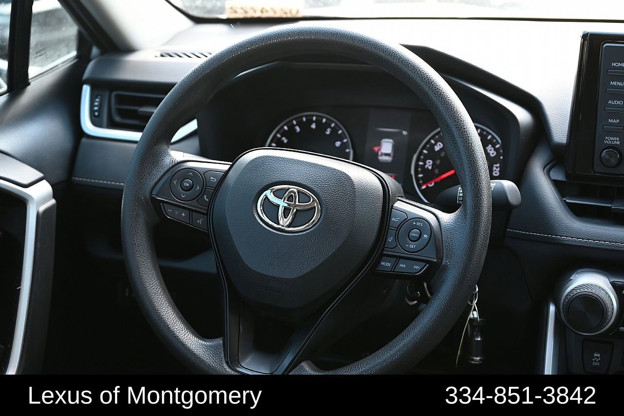 Used 2022 Toyota RAV4 LE image 16