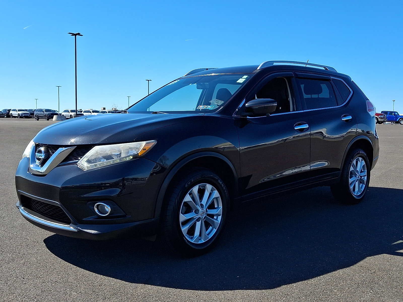 Used 2016 Nissan Rogue SV w/ SV Premium Package image 3