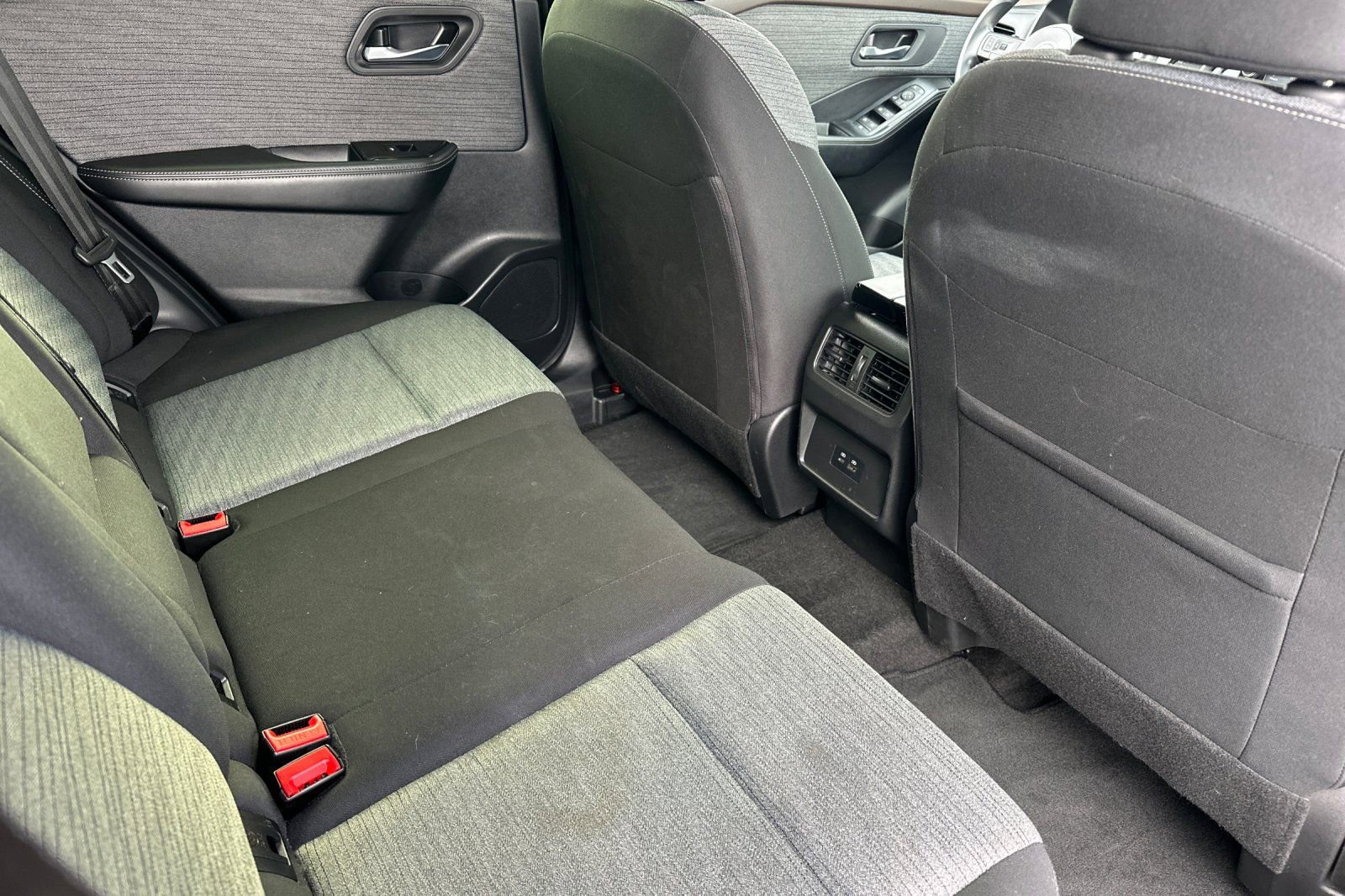 Used 2023 Nissan Rogue SV image 17