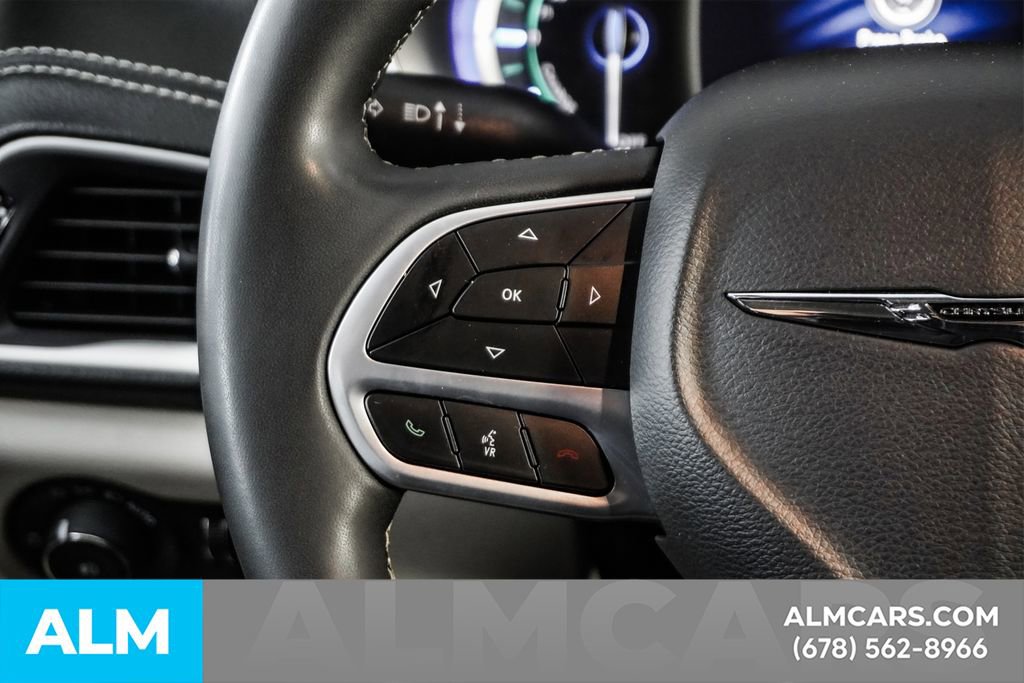 Used 2024 Chrysler Pacifica Select image 27
