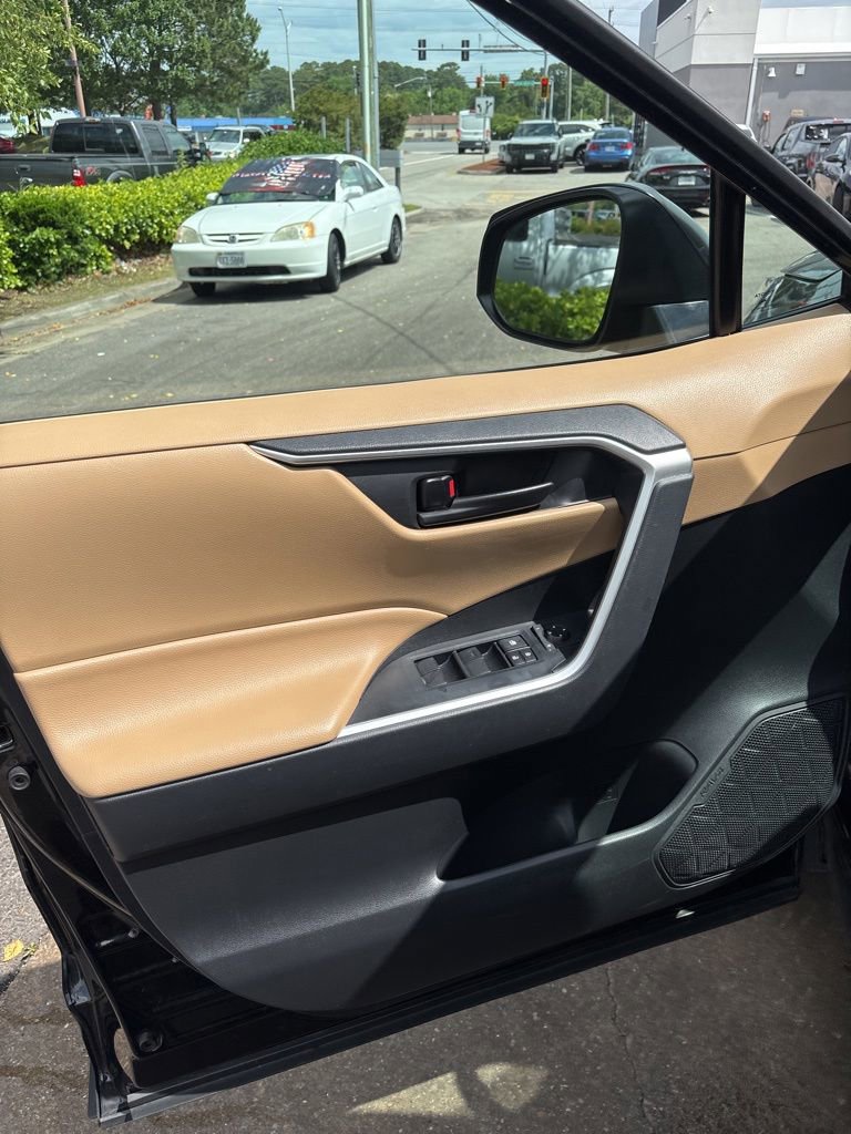 Used 2025 Toyota RAV4 LE AWD/4WD image 14