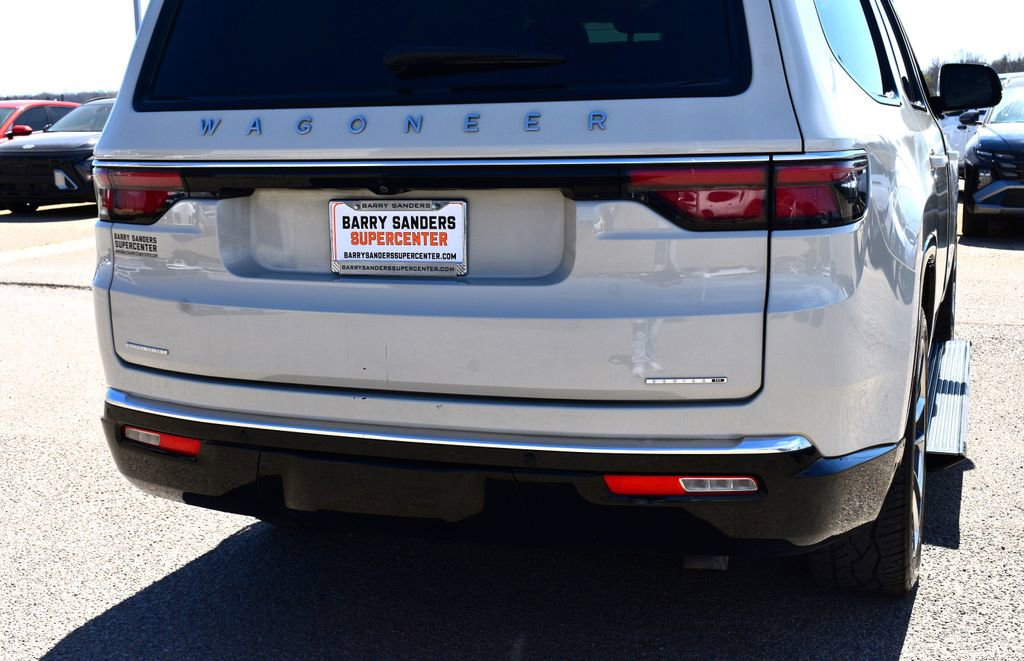 Used 2022 Jeep Wagoneer Series III w/ Premium Group I image 11