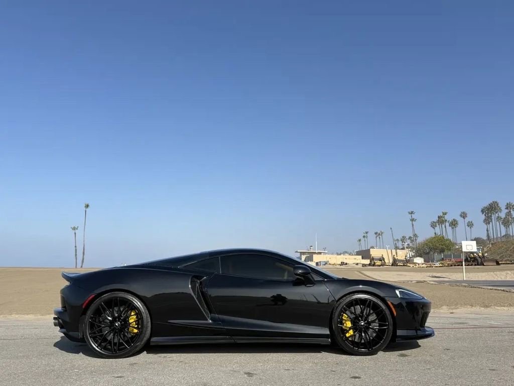 Used 2022 McLaren GT image 3