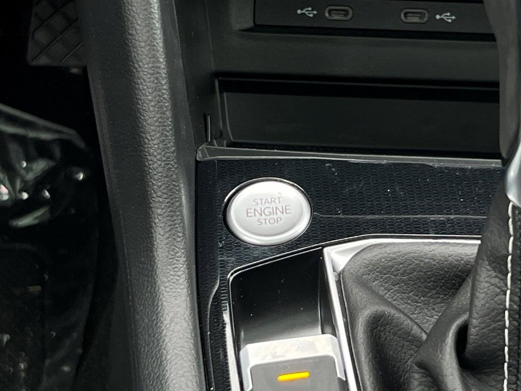 New 2025 Volkswagen Taos SE image 25