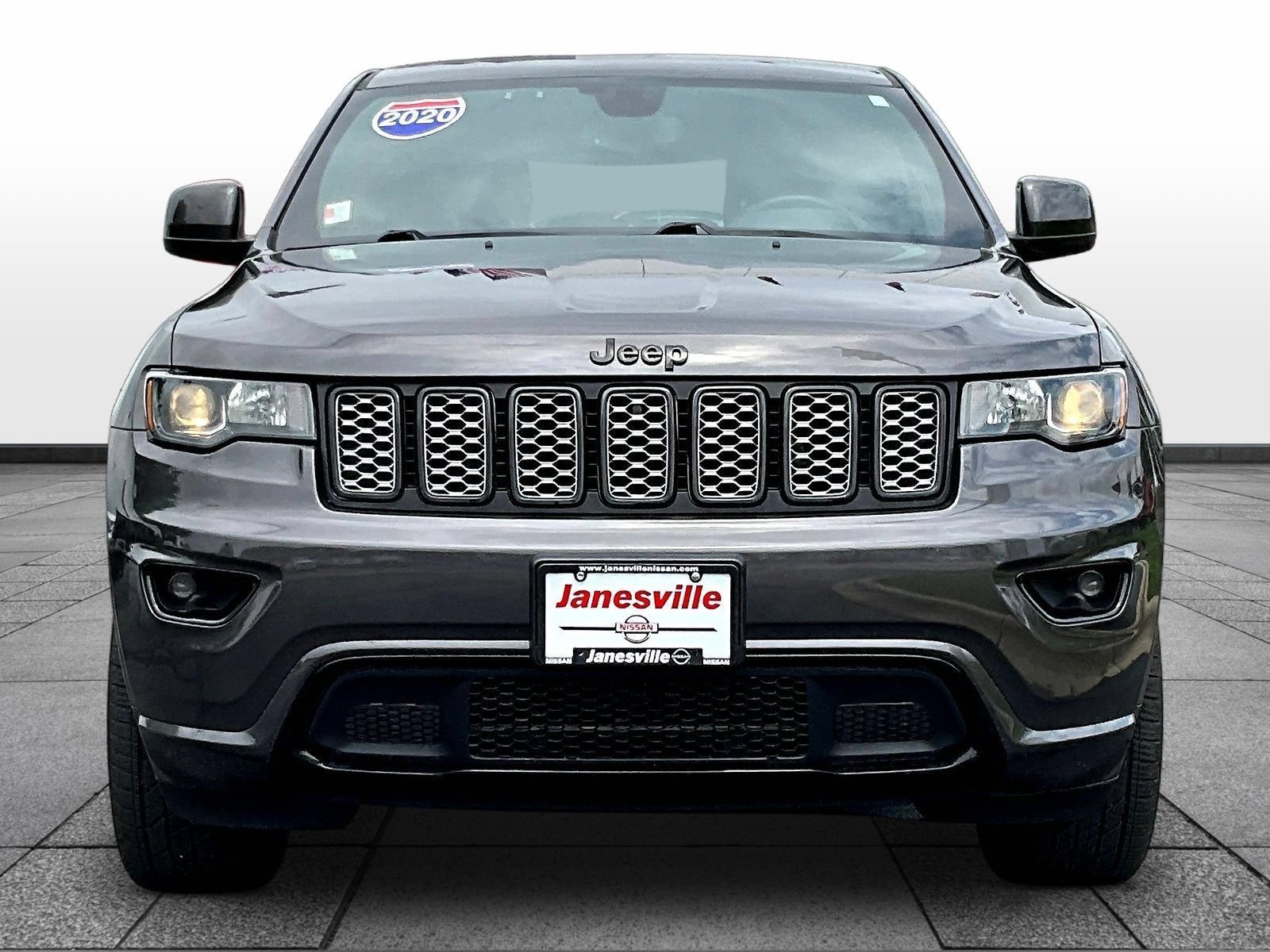 Used 2020 Jeep Grand Cherokee Altitude AWD/4WD image 2