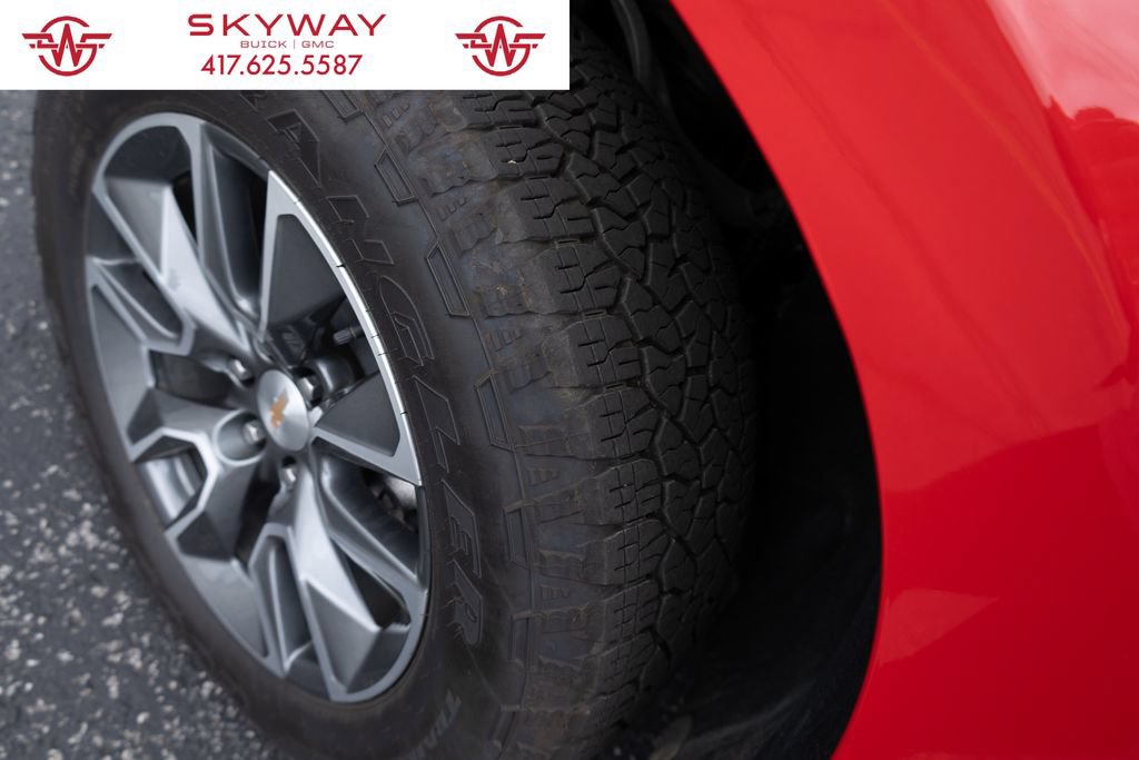 Used 2025 Chevrolet Silverado 1500 LT AWD/4WD image 25