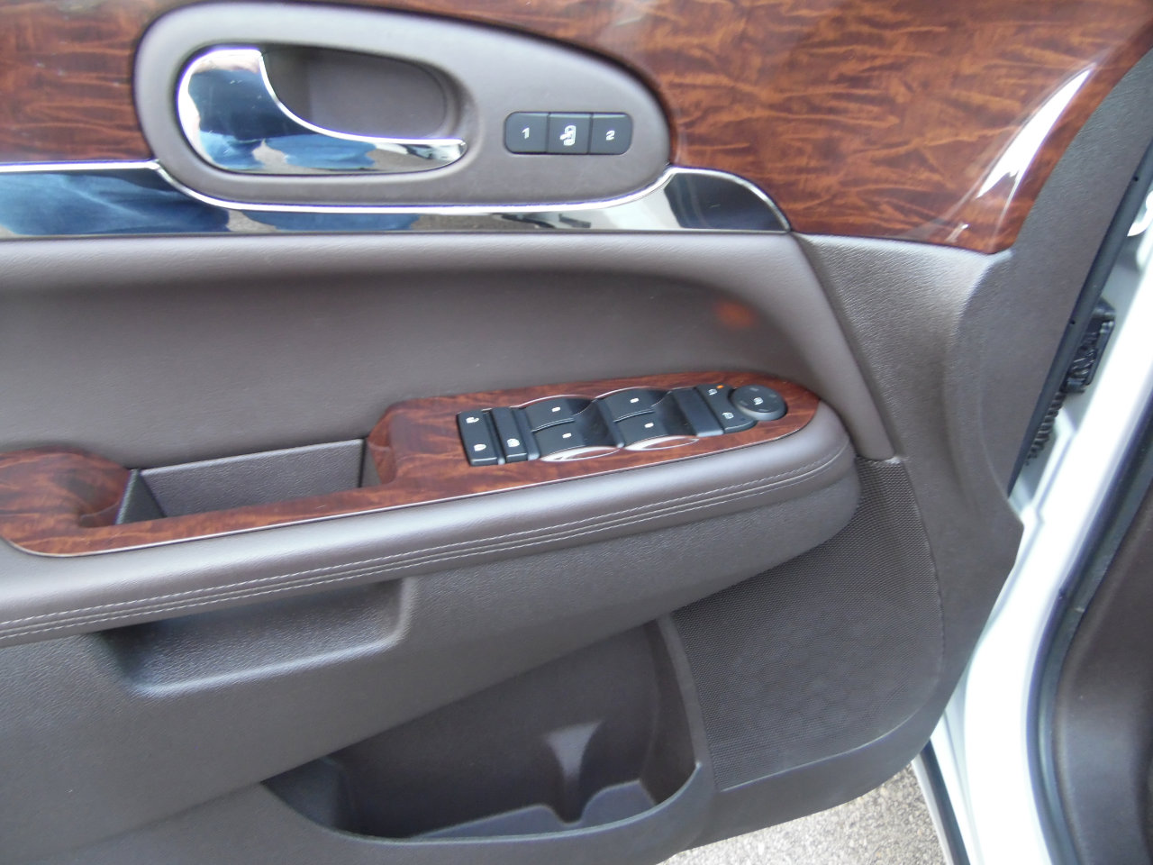 Used 2017 Buick Enclave Leather image 11