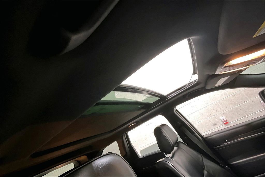 Used 2015 Jeep Grand Cherokee Overland w/ Advanced Technology Group image 26