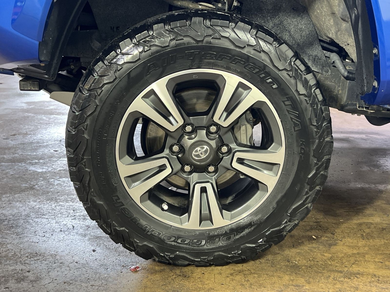 Used 2018 Toyota Tacoma TRD Sport w/ Technology Package AWD/4WD image 13
