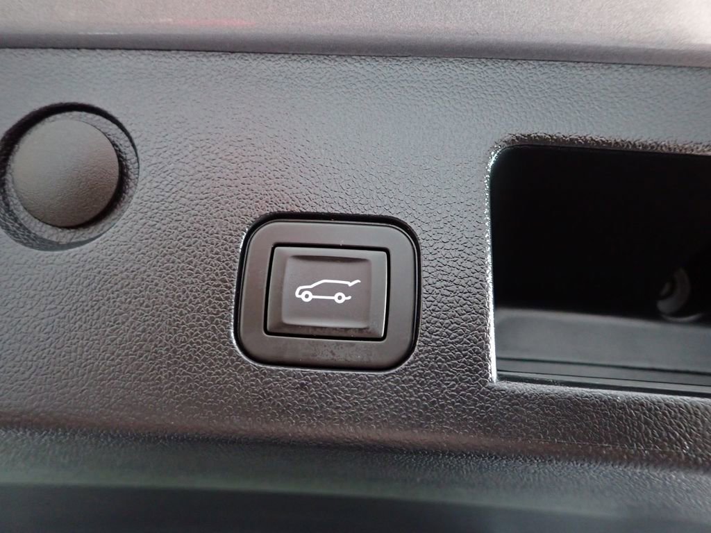 Used 2025 Chevrolet Equinox LT w/ Convenience Package II image 17