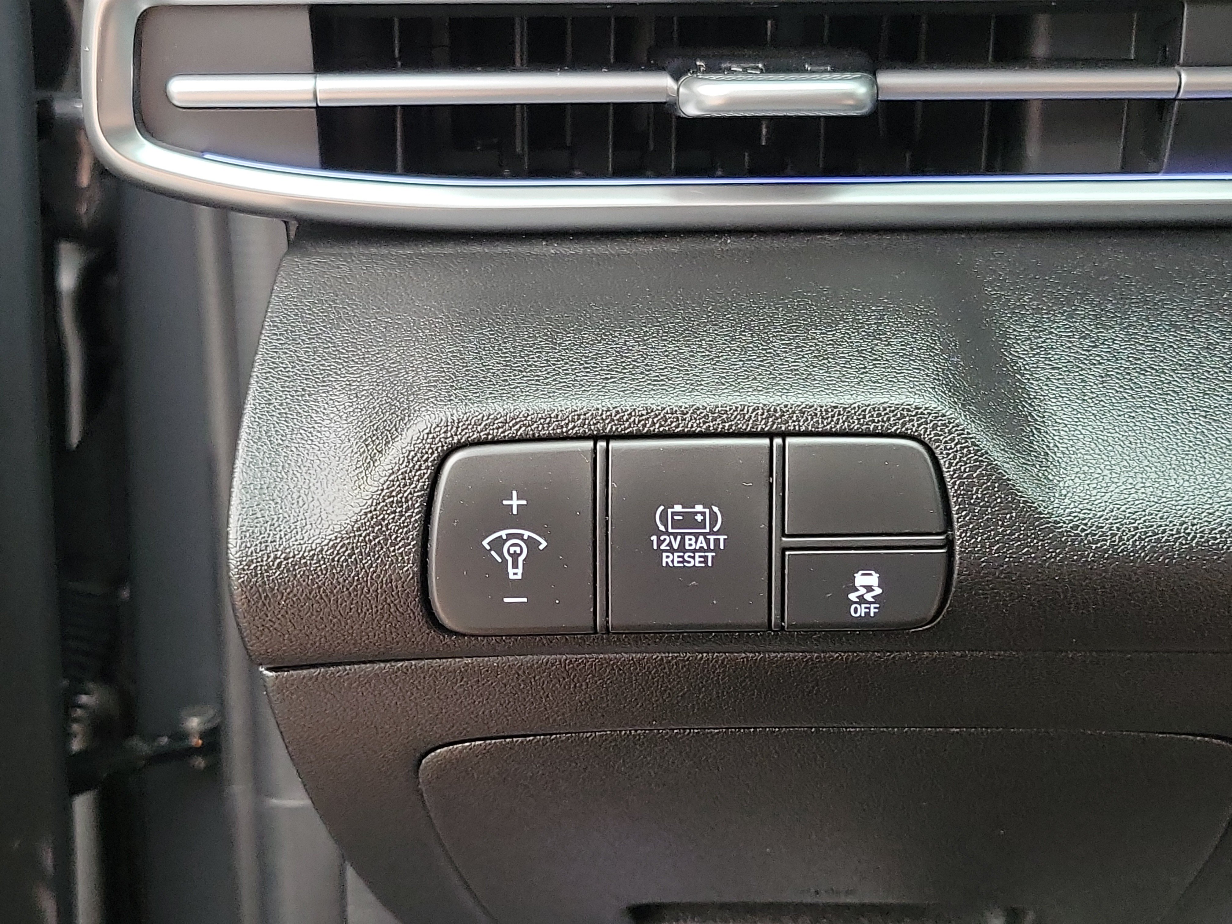 Certified 2025 Hyundai Elantra Limited FWD image 12