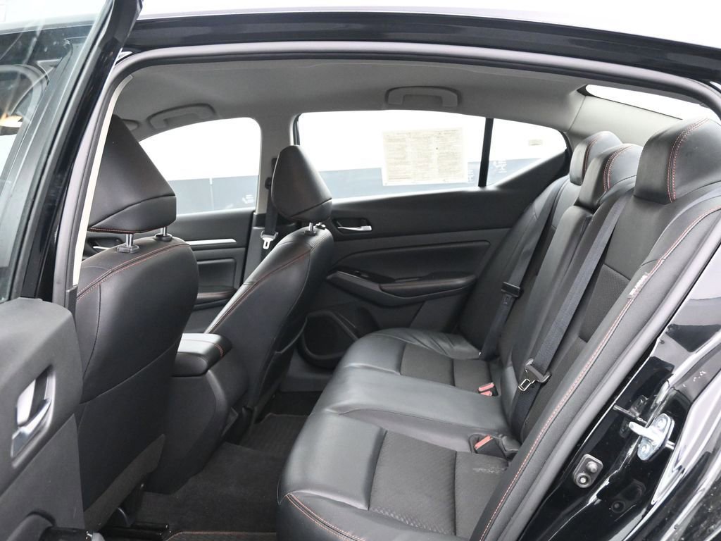 Used 2024 Nissan Altima 2.5 SR FWD image 35